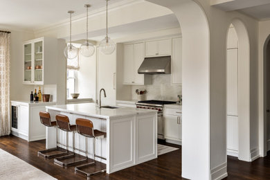 Kitchen - mid-sized kitchen idea in New York