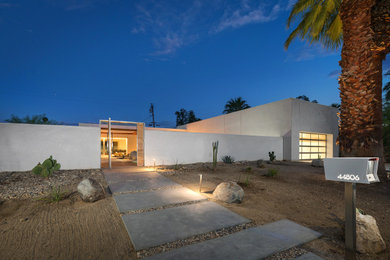 Inspiration for a mid-sized modern white one-story stucco exterior home remodel in Los Angeles with a green roof and a white roof