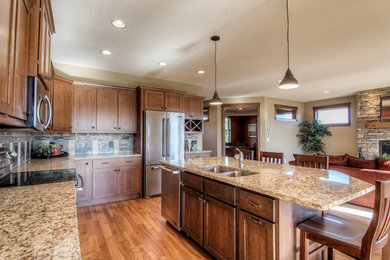 Example of a classic kitchen design in Minneapolis