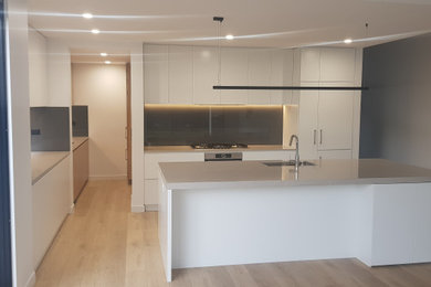 This is an example of a modern kitchen in Melbourne.