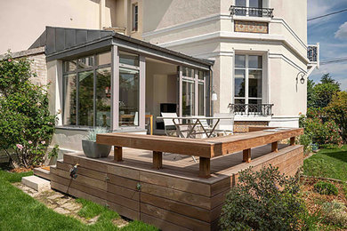 Ejemplo de terraza planta baja contemporánea de tamaño medio sin cubierta en patio lateral con barandilla de cable