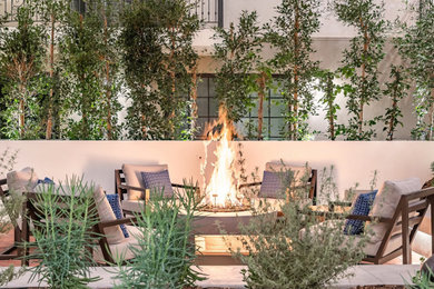 Example of a patio design in Los Angeles