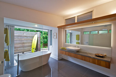 Beach style bathroom in Gold Coast - Tweed.