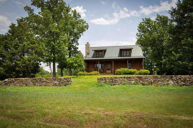 Photo of a large farmhouse landscaping in Kansas City.