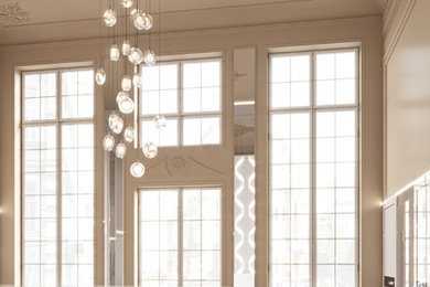 Свежая идея для дизайна: прихожая в стиле неоклассика (современная классика) с бежевыми стенами, полом из керамогранита, белой входной дверью и бежевым полом - отличное фото интерьера