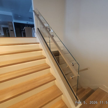 Glass railing base mounted