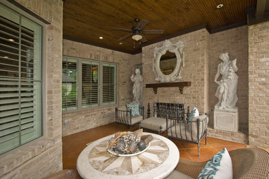 Example of a mid-century modern patio design in Little Rock