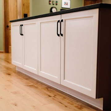 Off White Shaker Style Kitchen Cabinets