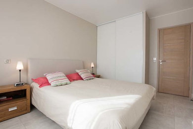 Inspiration for a contemporary bedroom in Marseille.