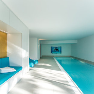 Gefliester, Großer Moderner Pool in rechteckiger Form in München