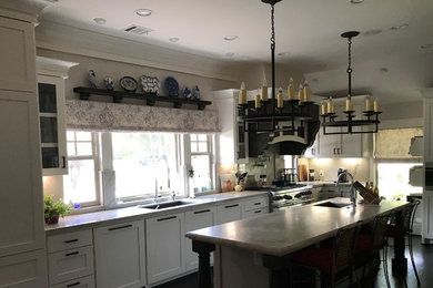 Kitchen photo in Houston