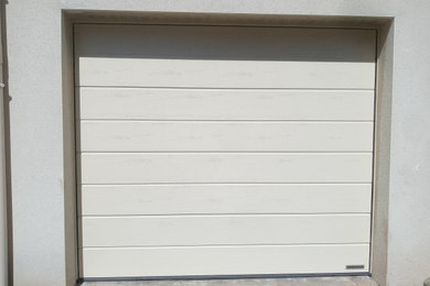 Cette photo montre un garage.