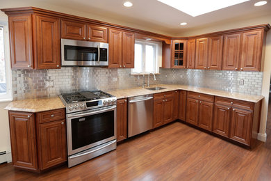 Example of a classic kitchen design in New York