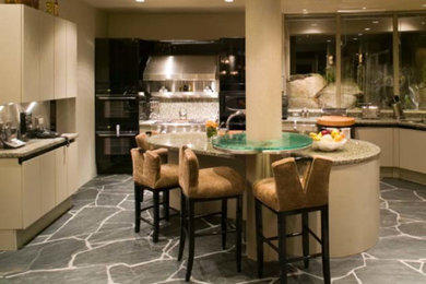 Kitchen - kitchen idea in Chicago