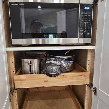Contemporary Kitchen Remodel With New Cabinets and Island