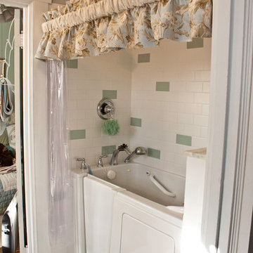 Bathrooms W Onlney Ave, Norfolk, Virginia