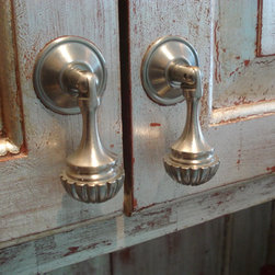 Solid Drop Pull with Rosette PU-473 - Cabinet And Drawer Handle Pulls