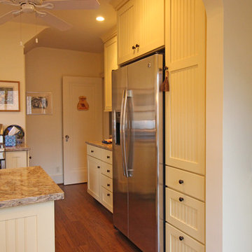 A Cheery Farmhouse Kitchen - Grosse Pointe Farms