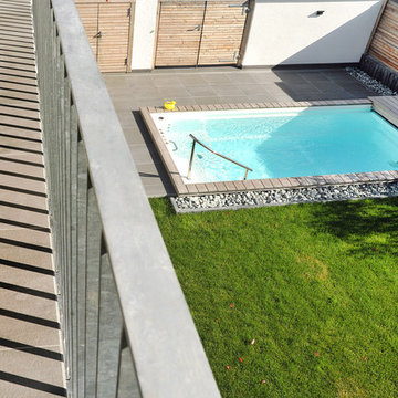 Schwarzer Kubus in Berlin- Lichtenberg