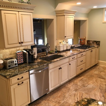 Lincoln Ave. Kitchen