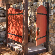 Outdoor Showers (cottage)