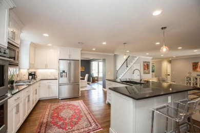 Inspiration for a transitional kitchen remodel in Oklahoma City