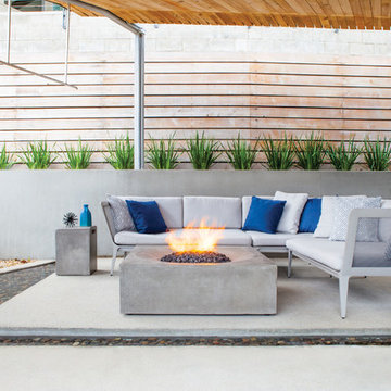 2016 Outdoor Living; Solstice Fire Table