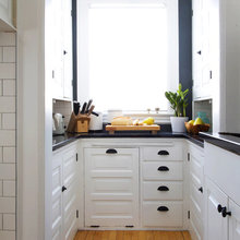 706 W Michigan: Kitchen