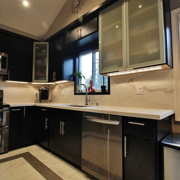 DRB Homes and Design: Black & White Kitchen