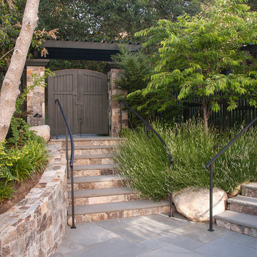 A Naturalistic Colonial Garden