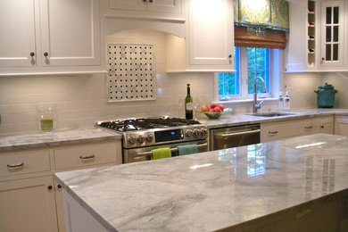 Example of a classic kitchen design in Boston