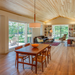 ポートランド(メイン)のカントリー風 LDKの画像 (無垢フローリング)