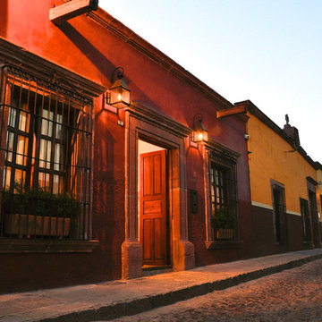 Clandestino Hotel façade
