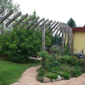 Die Pergola wirkt aus jeder Richtung anders.
