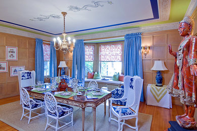 Dining room - transitional dining room idea in Orlando
