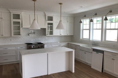 Kitchen - kitchen idea in Vancouver