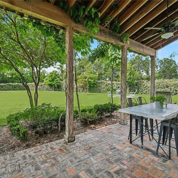 601 Lake Circle