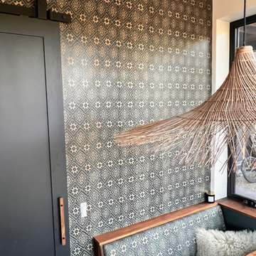 Breakfast nook with matching wallpaper and cushions