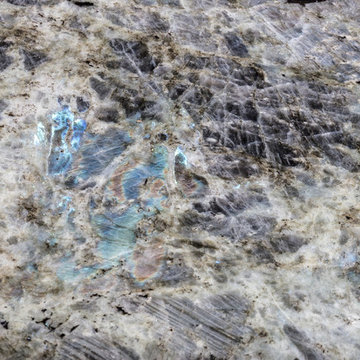 Lumerian Light Granite & Madrew Perla Quartz Kitchen