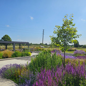 Barn conversion & Garden with Lincolnshire View