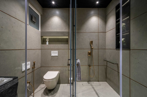 Contemporary Bathroom by Studio 17