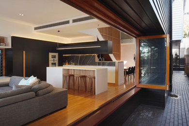 Contemporary living room in Brisbane.