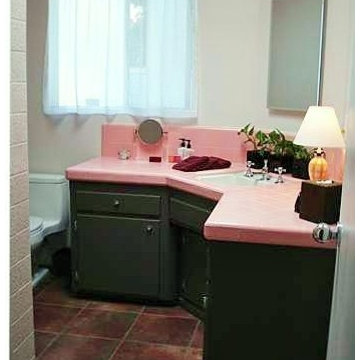 Toning down a Very Pink '50's Bath