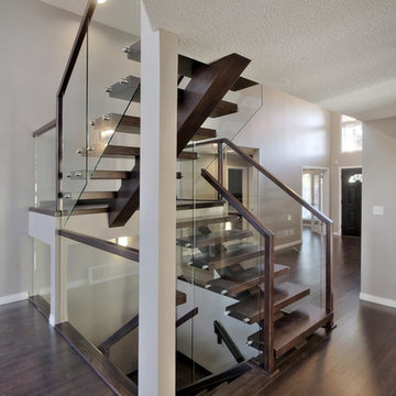 Perchless Mono Stringer with Glass Railing