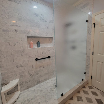 Splash Panel with Patterned Glass and Matte Black Hardware