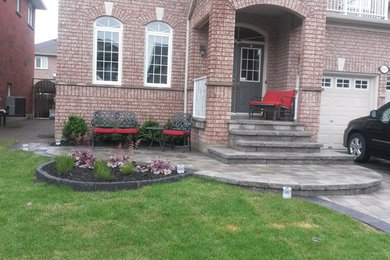 Inspiration for a modern landscaping in Toronto.