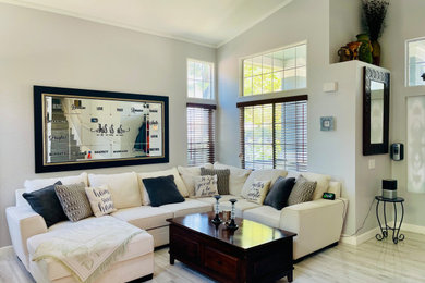 Minimalist living room photo in Los Angeles