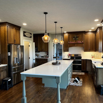 Medallion Silverline Hickory (French Roast) and Maple (Seagrass)