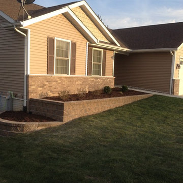 Foundation planter retaining wall