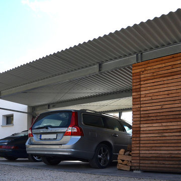 Doppel-Carport mit Abstellraum und Holzverkleidung